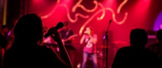 Караоке-баттлы и конкурсы: как устроить яркое пение и выиграть сердца публики